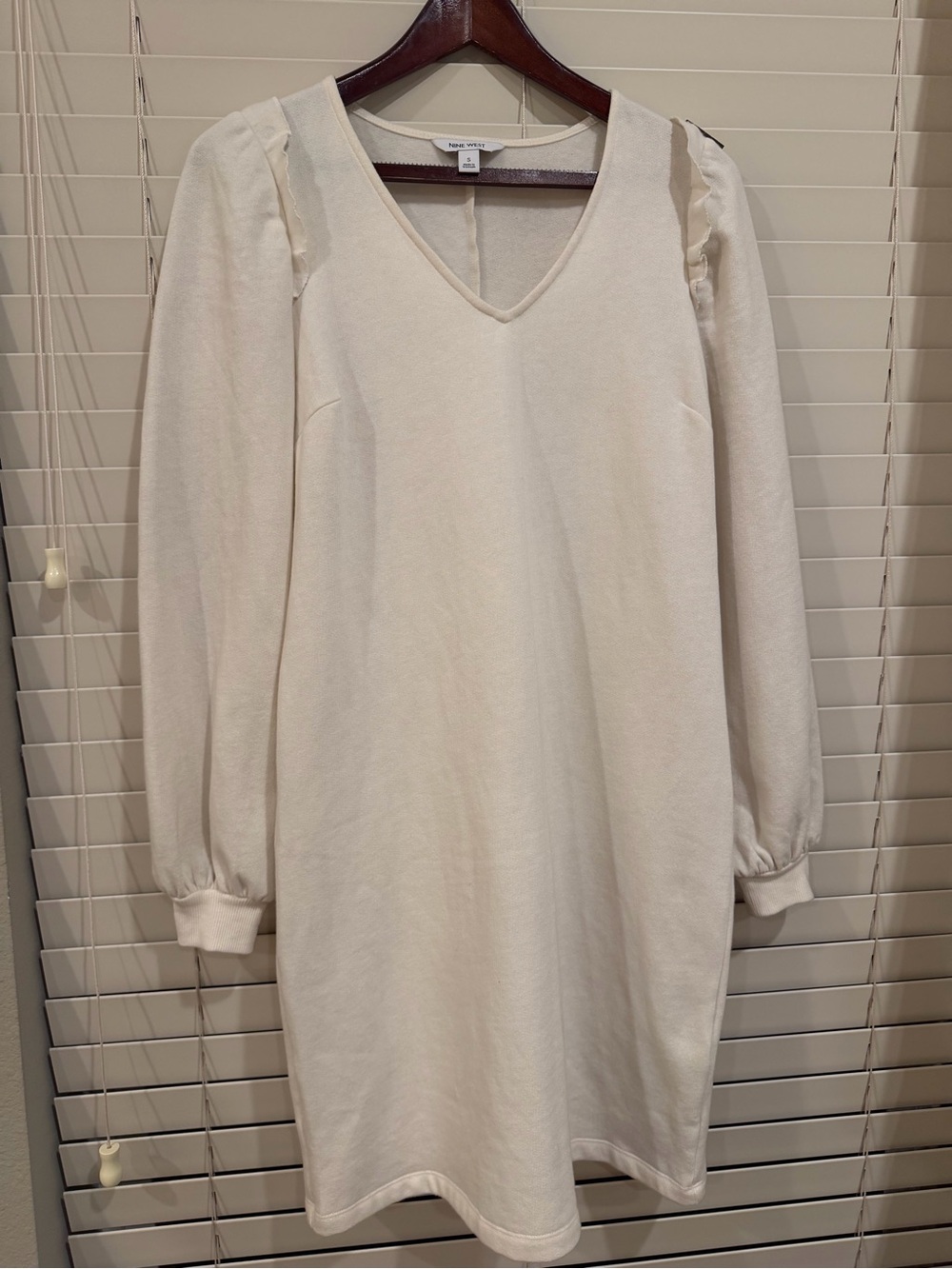 Nine West Cream V-Neck Long Sleeve Shift Dress with Gathered Shoulders